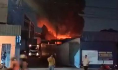 Em menos de uma hora, Corpo de Bombeiros controla incêndio de grandes proporções na zona leste de Manaus
