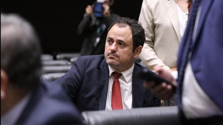 Glauber Braga é retirado à força após ocupar cadeira da presidência da Câmara